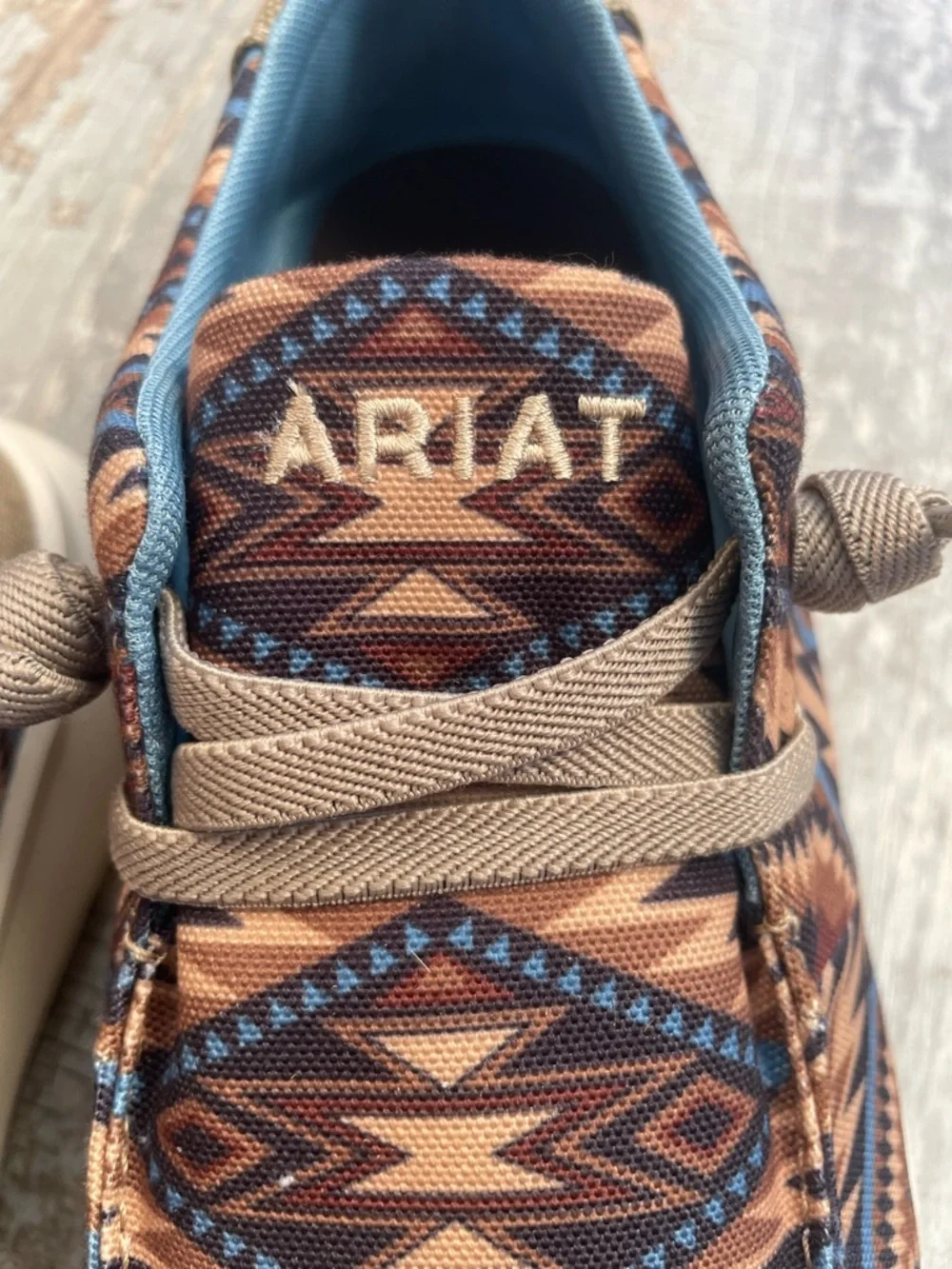 NWT Men’s Ariat Hilo Dusty Blue Southwest/Tan Shoes
